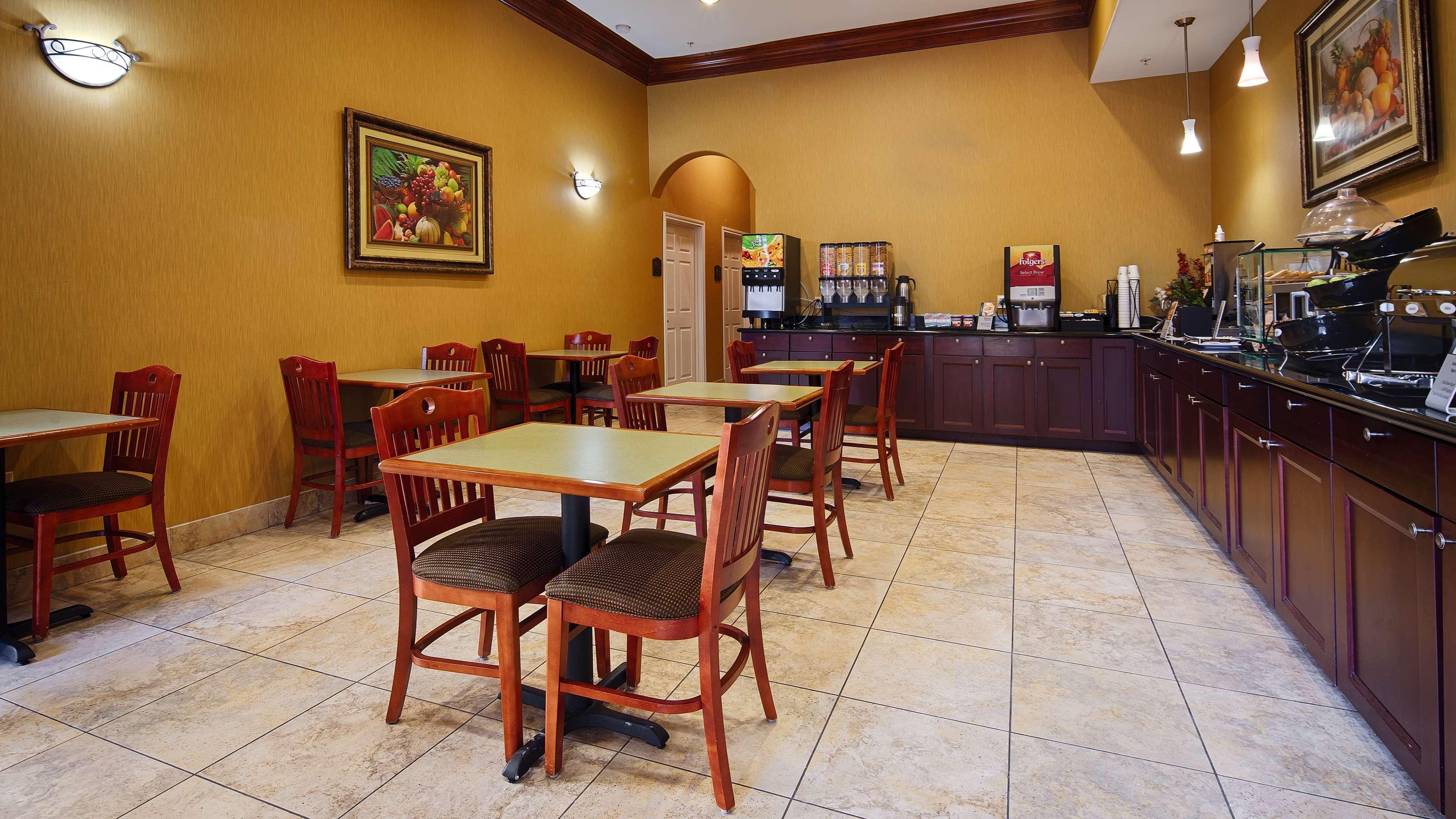 Best Western Plus New Caney Inn & Suites Buitenkant foto