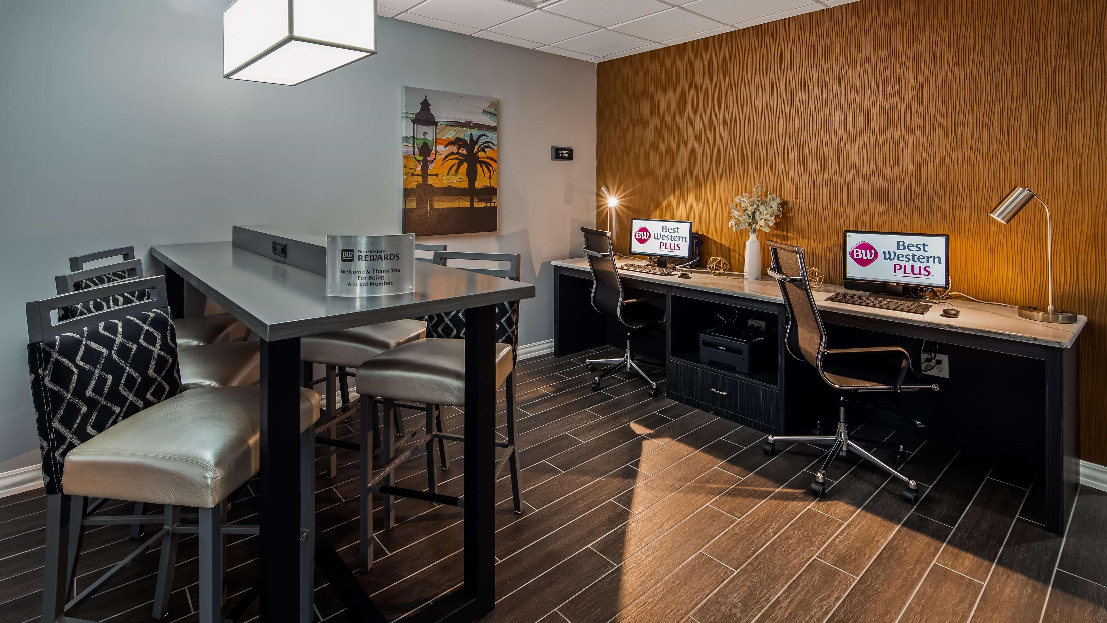 Best Western Plus New Caney Inn & Suites Buitenkant foto