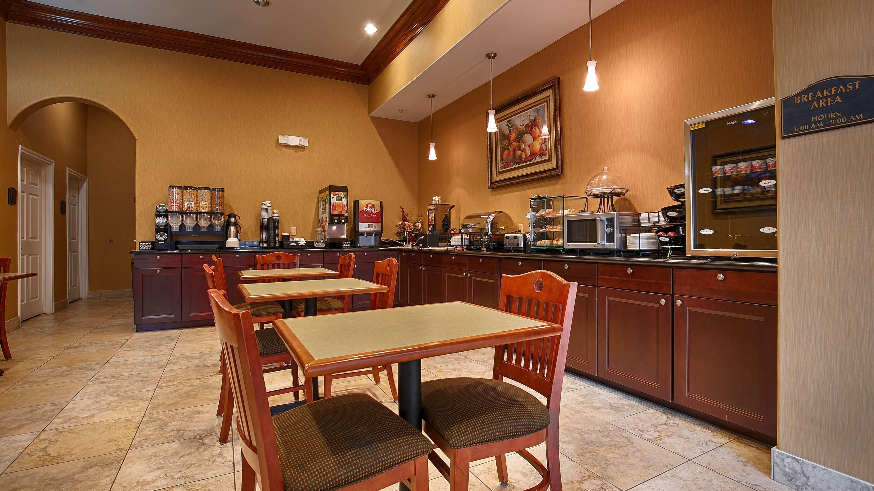 Best Western Plus New Caney Inn & Suites Buitenkant foto