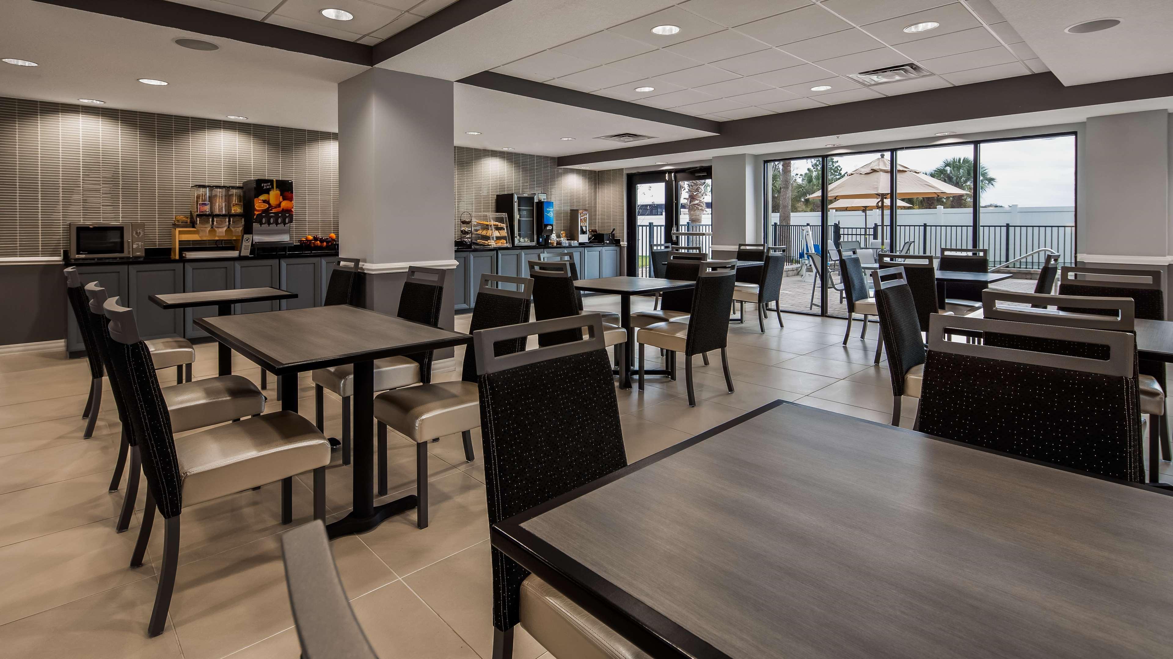 Best Western Plus New Caney Inn & Suites Buitenkant foto
